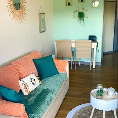 Nice With Terrace And Beach *